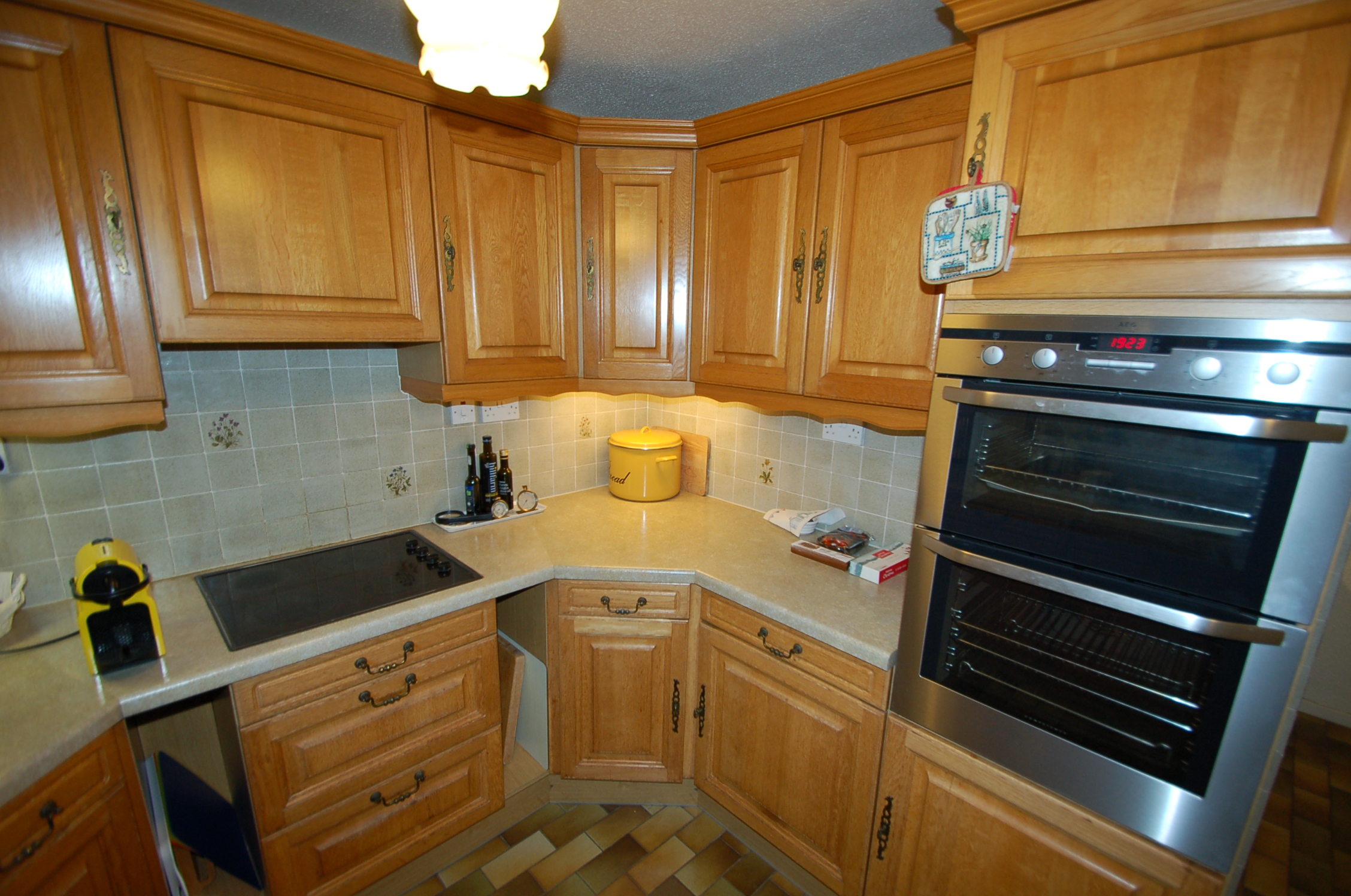 When a renovation can be as good as a new kitchen, before picture